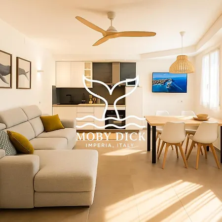 Mobydick, Central, Walk To The Beach, Private Parking Imperia