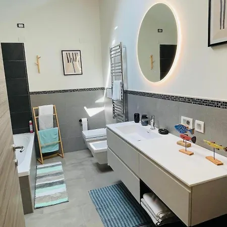 Gem, Walk To The Beach, Private Parking Apartment *