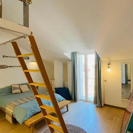 Gem, Walk To The Beach, Private Parking *