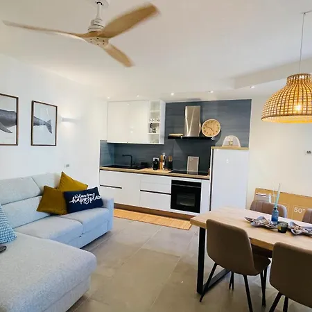 Gem, Walk To The Beach, Private Parking Apartment *