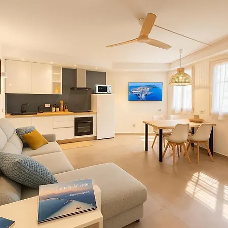 Mobydick, Central, Walk To The Beach, Private Parking Imperia