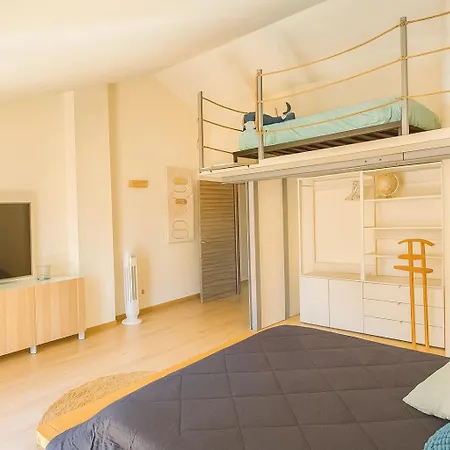 Mobydick, Central, Walk To The Beach, Private Parking * Imperia