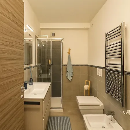 Mobydick, Central, Walk To The Beach, Private Parking Appartement