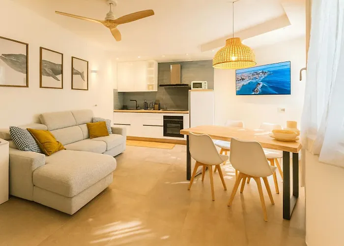 Lägenhet Mobydick, Central, Walk To The Beach, Private Parking *