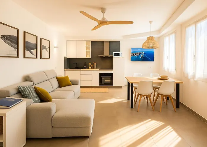 Mobydick, Central, Walk To The Beach, Private Parking Lägenhet