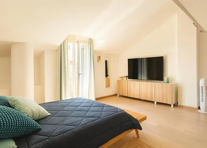 Mobydick, Central, Walk To The Beach, Private Parking *