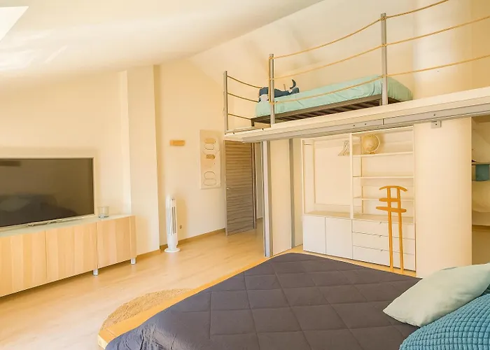 Mobydick, Central, Walk To The Beach, Private Parking * Imperia