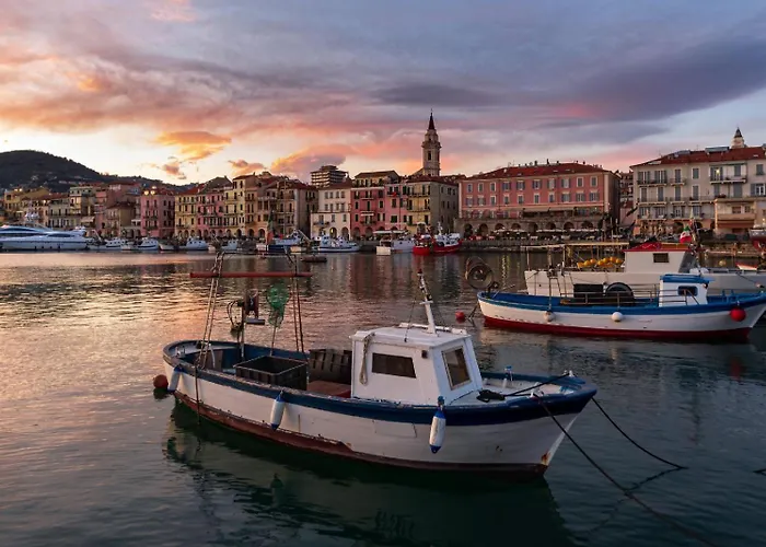 Mobydick, Central, Walk To The Beach, Private Parking * Imperia